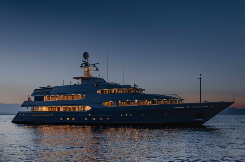 PRICE REDUCION ON THE 55M FEADSHIP OLYMPUS